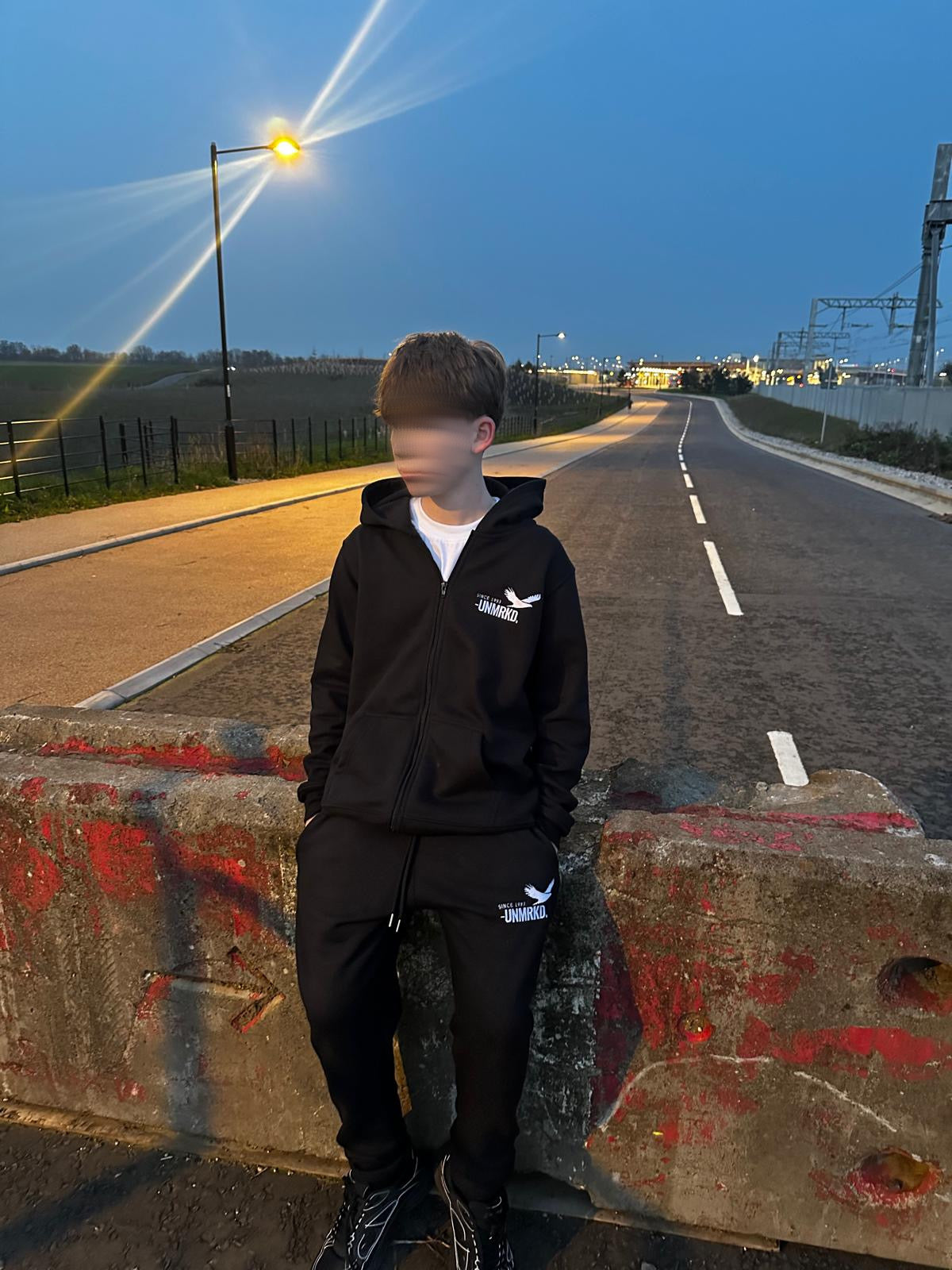 classic -UNMRKD. Zip-up hoodie 'black'